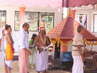 Poolinkeezhil Daivam Theyyam
